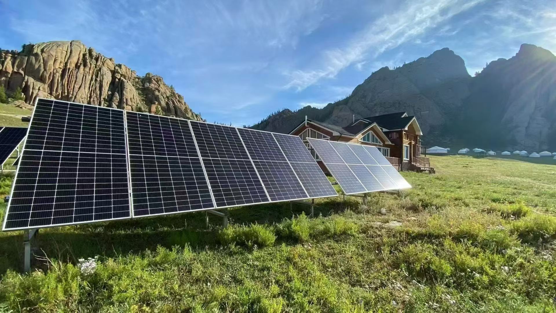 Off-Grid Solar-Powered PTZ Surveillance Camera System with Integrated Siren