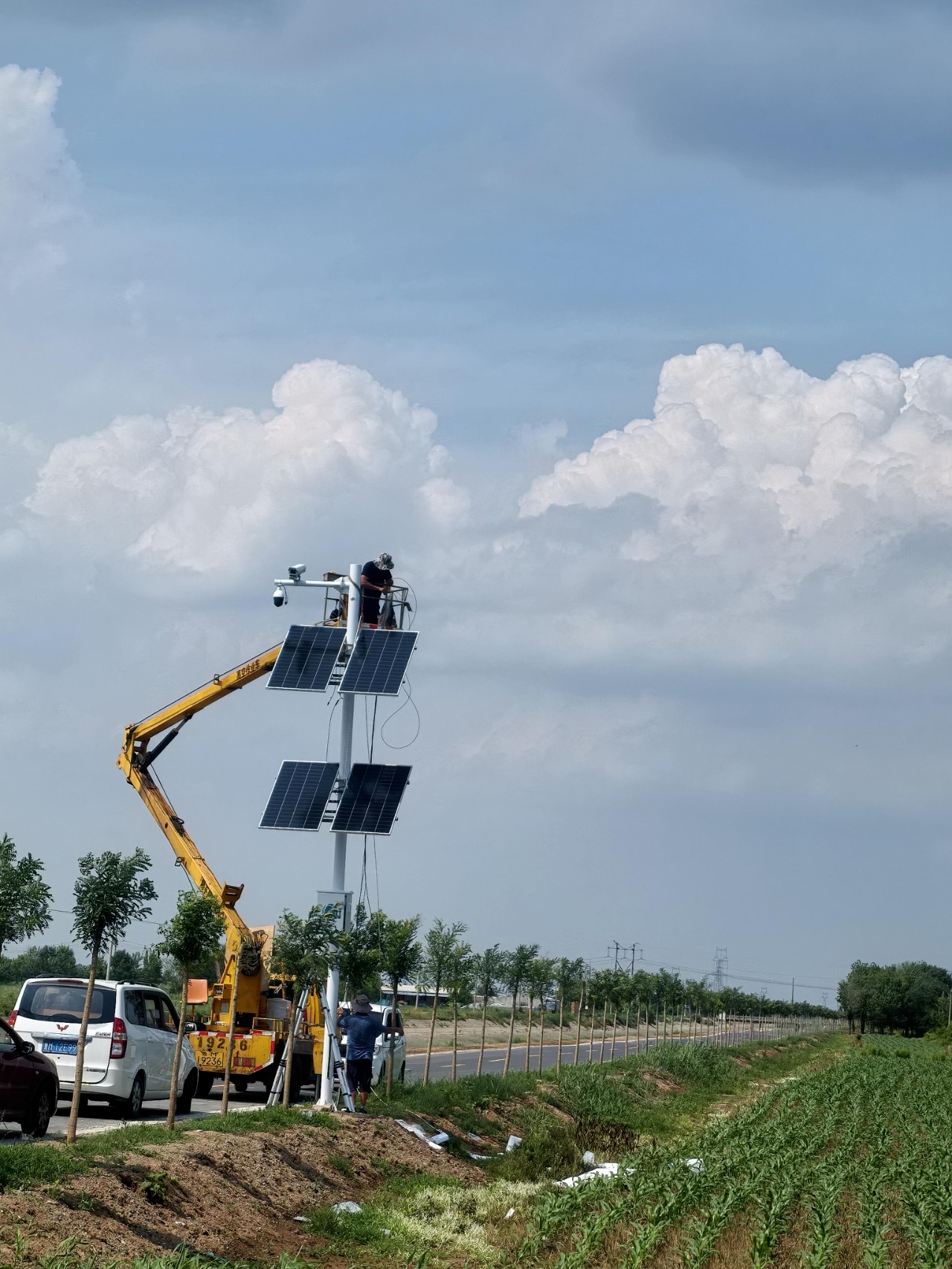 Off-Grid Solar-Powered PTZ Surveillance Camera System with Integrated Siren