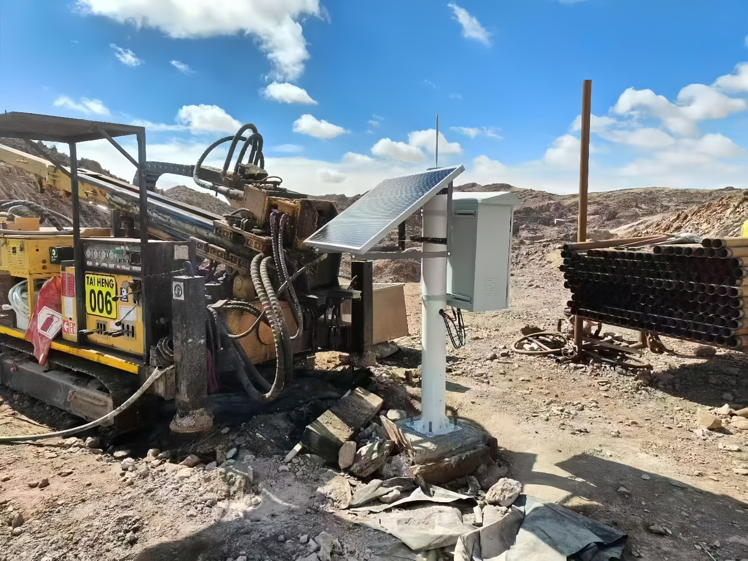 Off-Grid Solar-Powered PTZ Surveillance Camera System with Integrated Siren