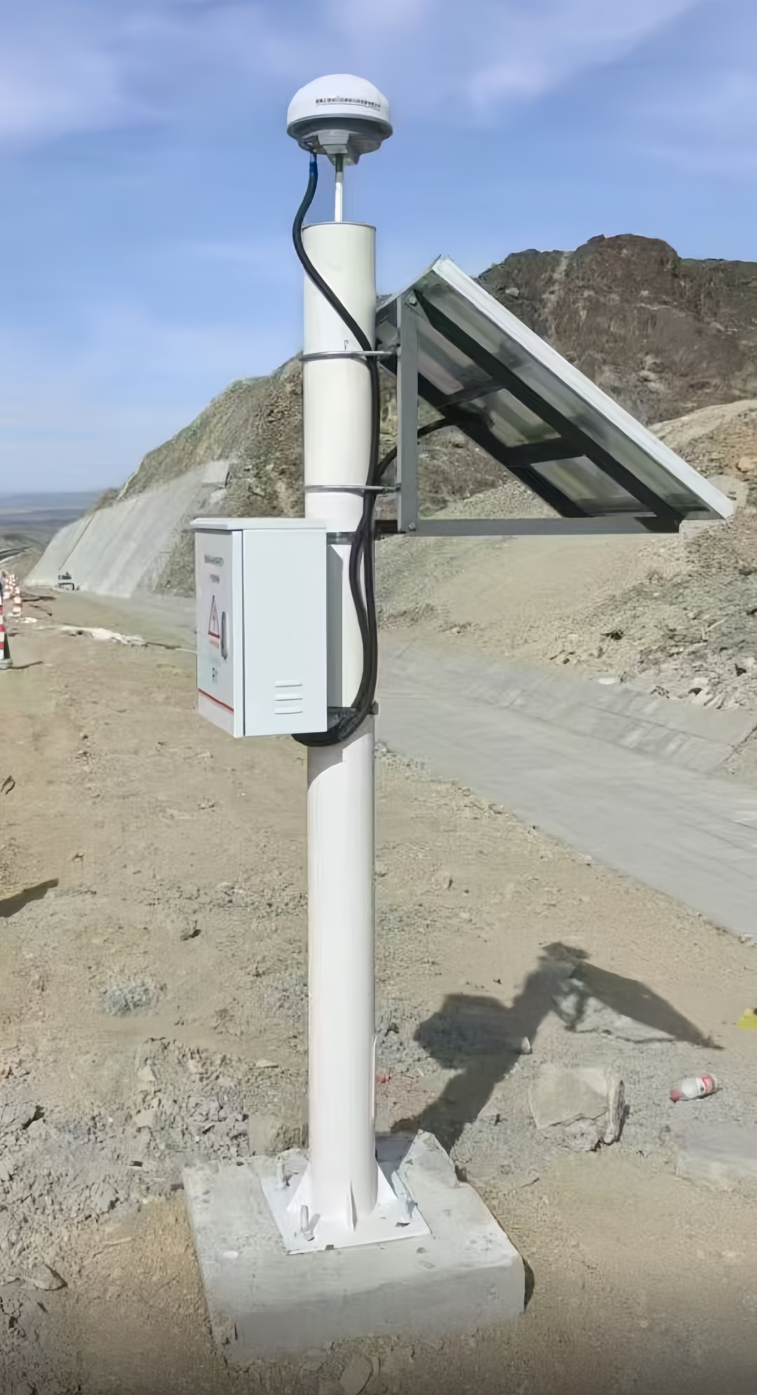 Off-Grid Solar-Powered PTZ Surveillance Camera System with Integrated Siren