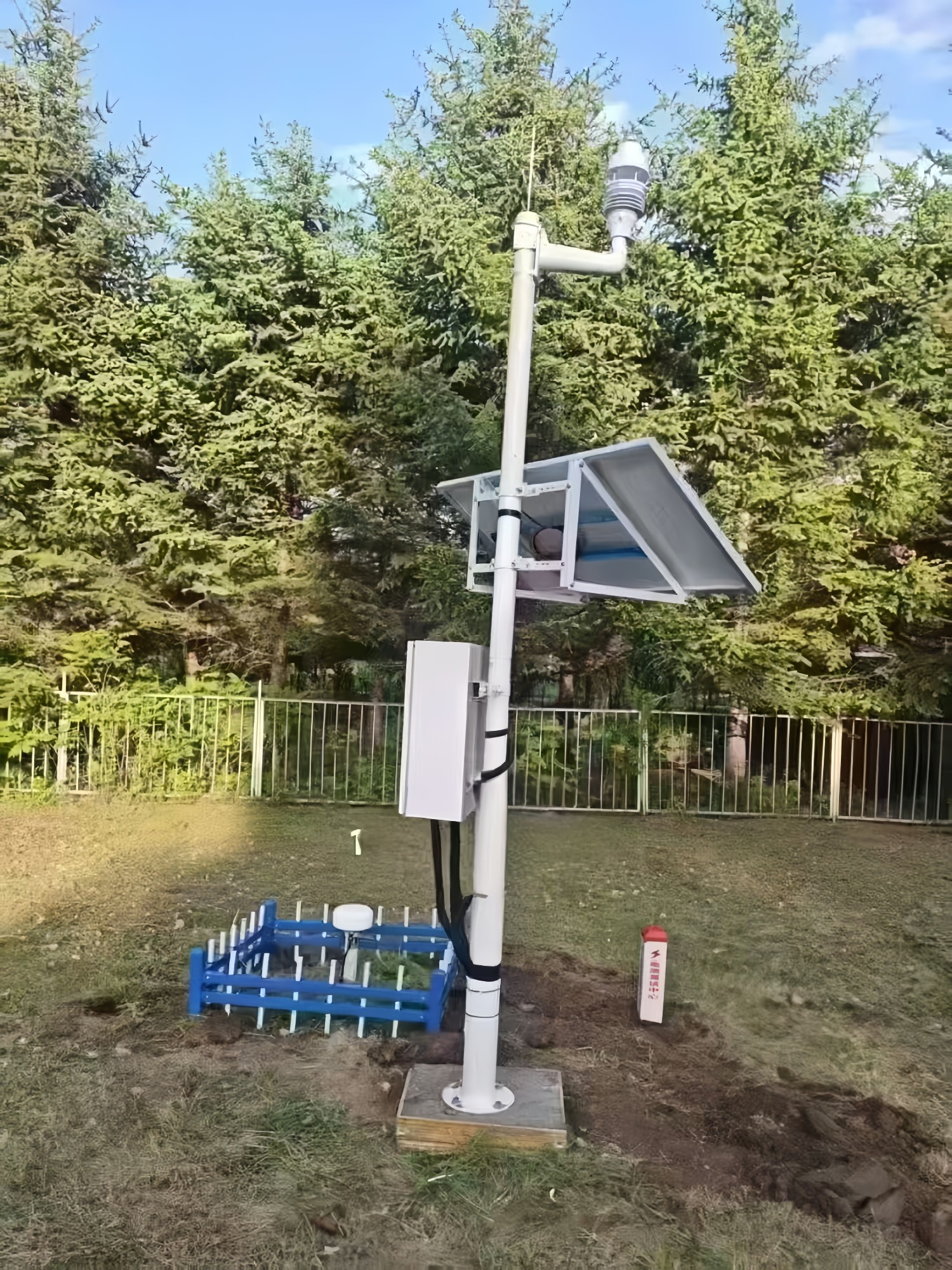 Off-Grid Solar-Powered PTZ Surveillance Camera System with Integrated Siren