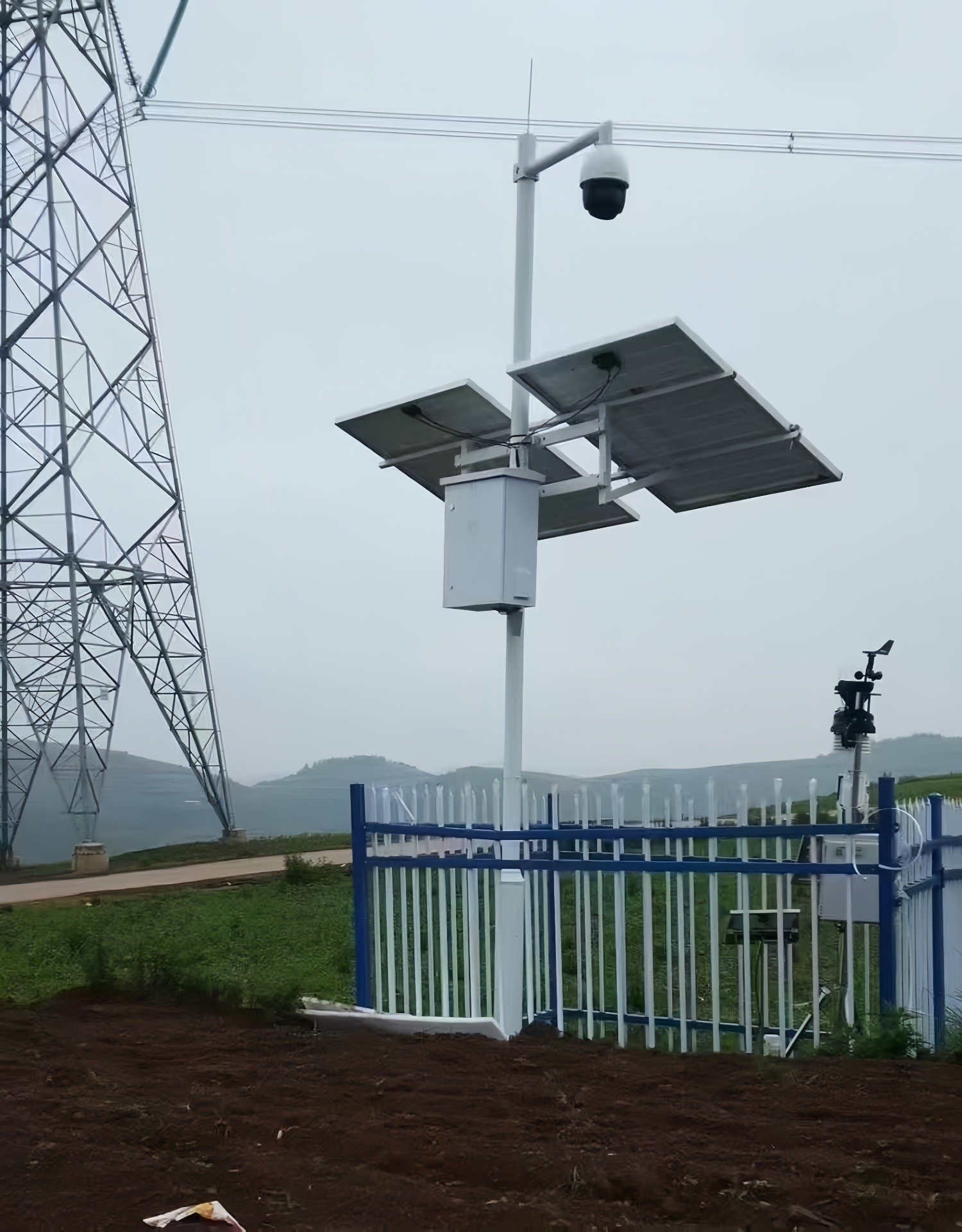 Off-Grid Solar-Powered PTZ Surveillance Camera System with Integrated Siren