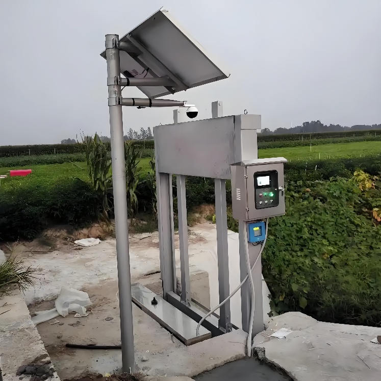 Smart floodgate powered by solar panel for irrigation water control
