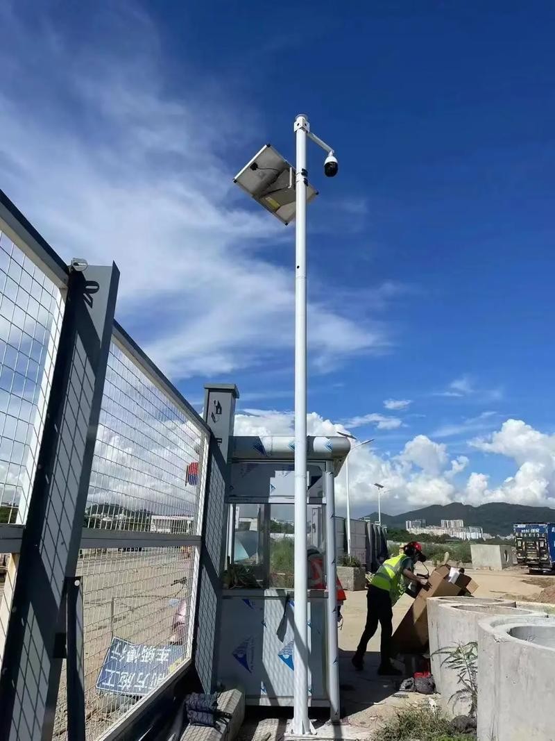 A solar-powered 5G surveillance camera mounted at a construction site gate monitors entry and exit activities using off-grid smart monitoring technology from a China-based supplier