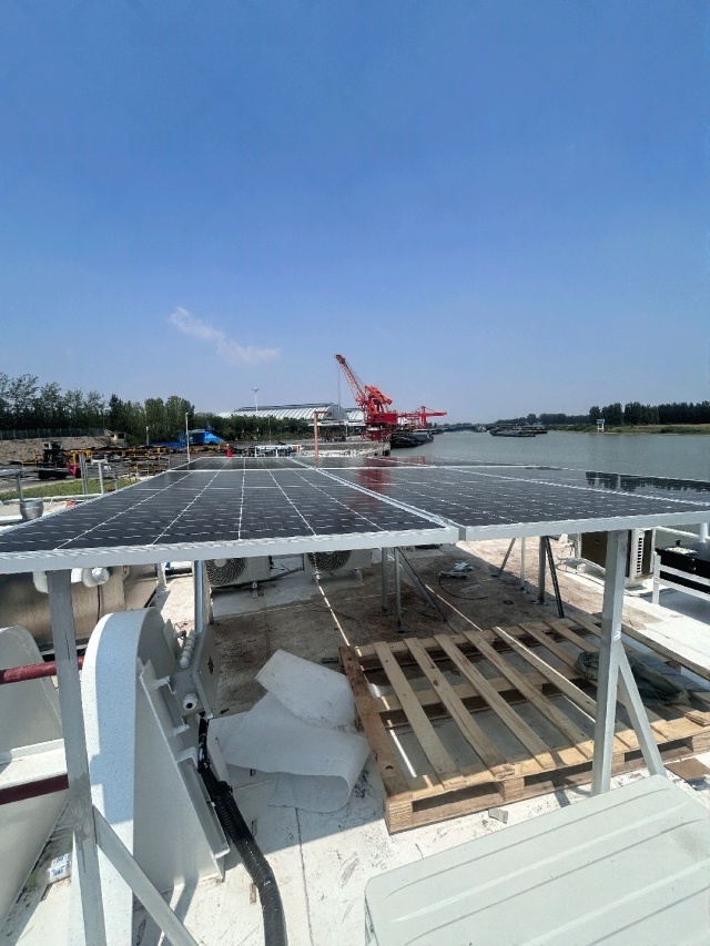 Off-grid ship power supply system with LiFePO₄ battery and smart MPPT controller by Shenzhen Kongfar Technology in China, ensuring stable marine solar energy for cargo and fishing vessels