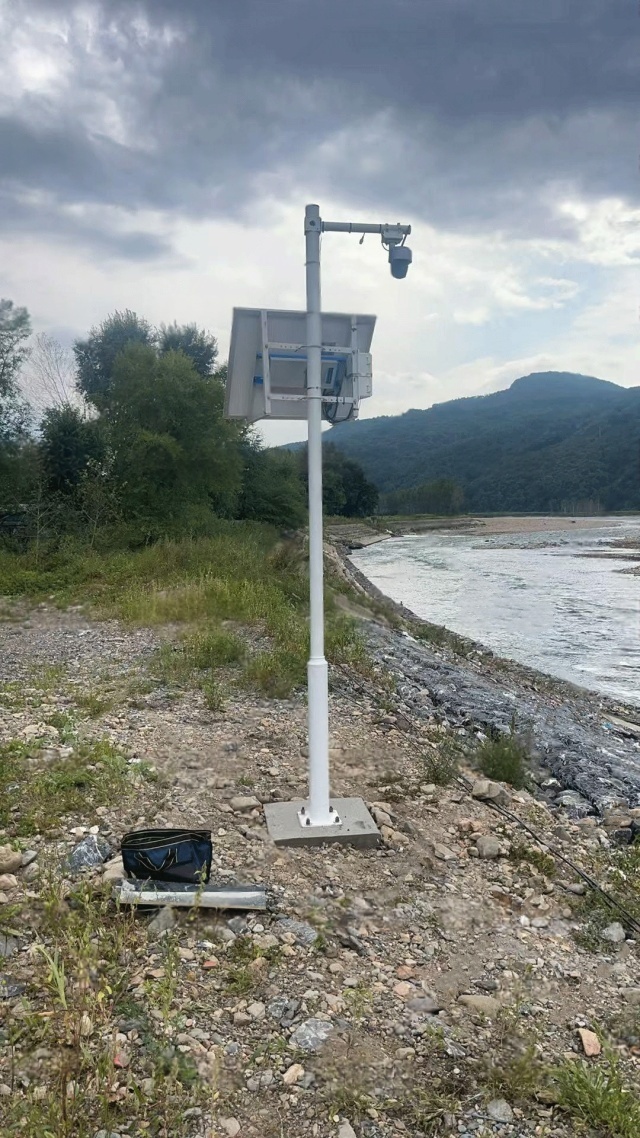 Daytime overview of Shenzhen Kongfar Technology’s off-grid solar-powered river monitoring system in Tonghua, Jilin, showing photovoltaic panels, CCTV cameras, and hydrological sensors for 24/7 environmental observation