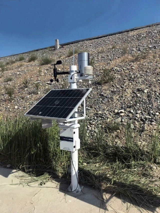 A rainfall monitoring station in Guiyang equipped with a 150W solar panel and sealed LiFePO4 battery enclosure to provide continuous off-grid power in fog-heavy and high-humidity mountain conditions, supporting uninterrupted hydrology data collection for local flood early-warning