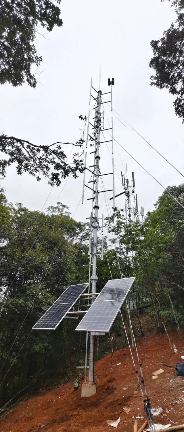 Off-grid solar power system for forest fire PTZ monitoring installed on a mountain tower in Guilin, Guangxi, providing stable energy for continuous wildfire surveillance