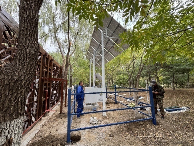 Off-grid energy storage power system installed for park advertising displays in Panjin, Liaoning, demonstrating non-intrusive deployment within landscaped green areas and stable power support in high-humidity urban park environments