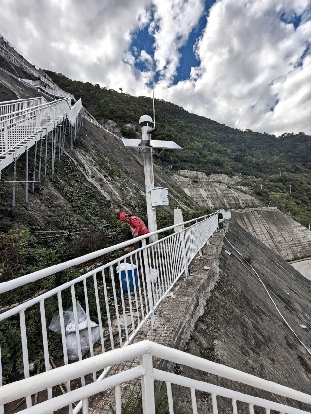 Operational GNSS slope monitoring system powered by an off-grid solar energy architecture on steep hydropower terrain in Weixi, Yunnan, demonstrating stable deployment under high-humidity and access-constrained conditions