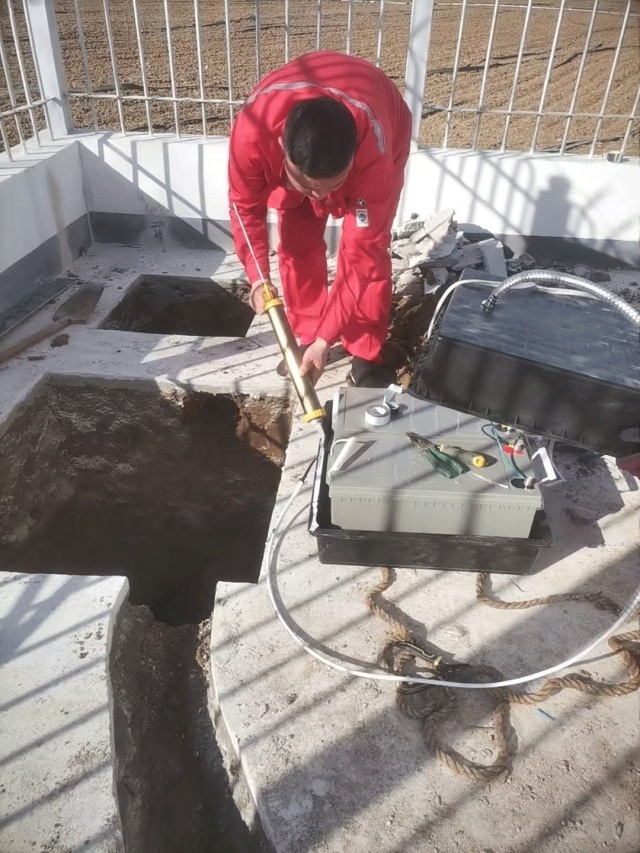 Field wiring and enclosure commissioning at a valve chamber shows that moisture-control, sealed cable routing, and serviceable maintenance access are mandatory engineering conditions for preventing humidity-driven surveillance outages