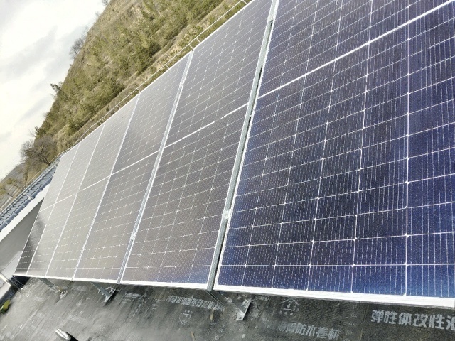 This tilted PV array structure in Qingyang, Gansu demonstrates that in dust-prone Loess Plateau sites, photovoltaic design must prioritize stable seasonal recovery and contamination tolerance rather than only nameplate peak output