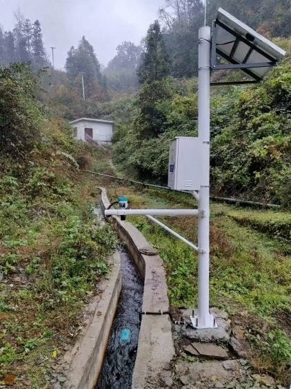 field-deployed solar power installation for open-channel flow meter infrastructure in Jiangbei Chongqing China confirms that storage-first solar architecture maintains continuous flow-data acquisition under humid exposure, rainy mountain-channel conditions, corrosion risk, and grid-deficient monitoring constraints