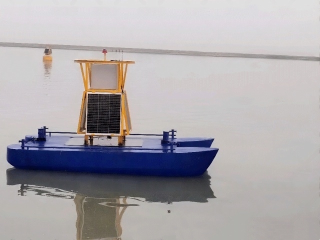 Solar-powered floating monitoring buoy on open water in China demonstrates that off-grid telemetry and sensor platforms can sustain long-term hydrological monitoring continuity under wiring-impractical, high-humidity, and low-maintenance field deployment constraints