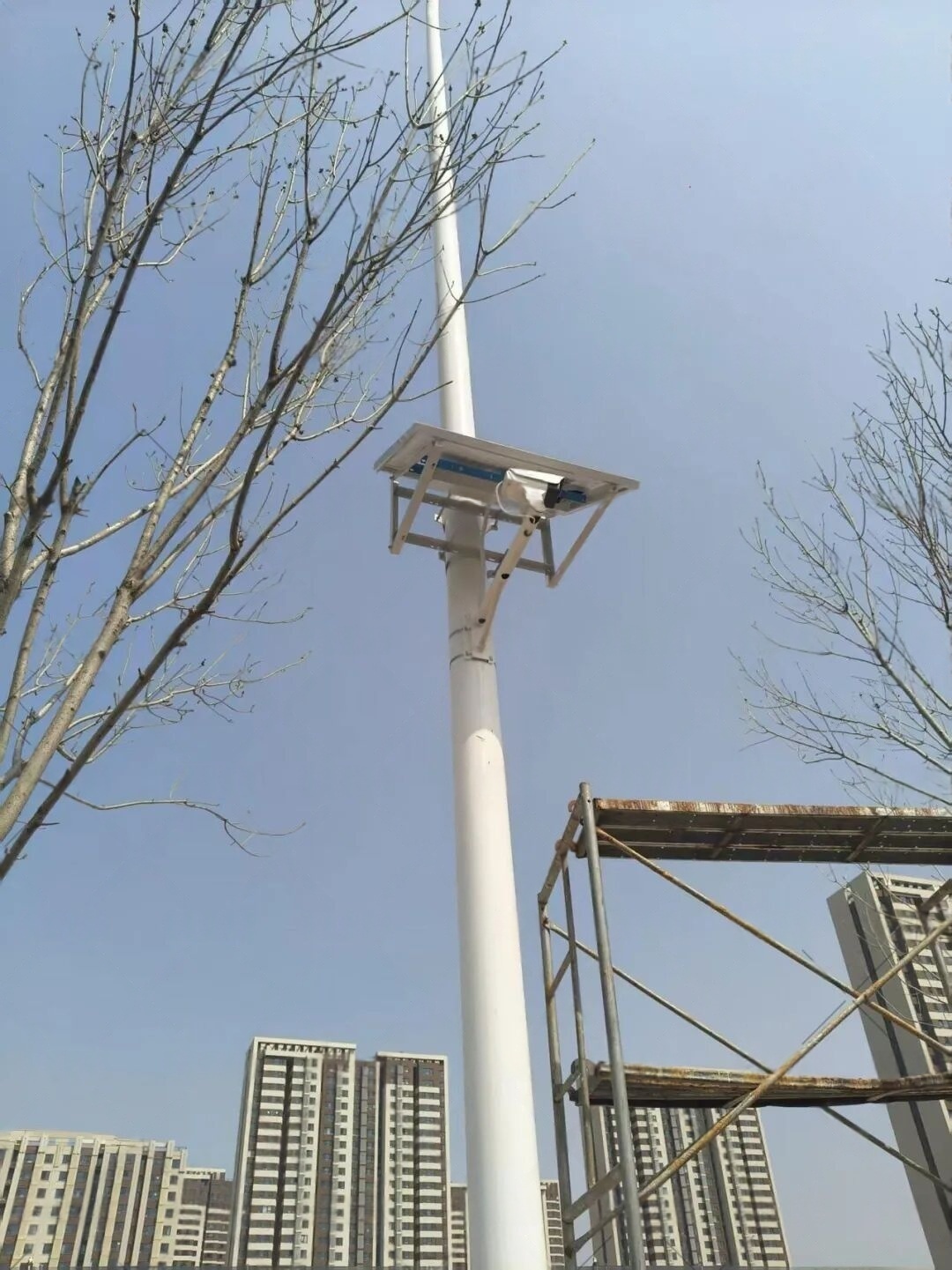 pole-mounted solar road surveillance system in Beijing China confirms that storage-first off-grid solar architecture maintains continuous urban monitoring operation under grid-limited deployment, low-temperature exposure, windblown dust, rain, snow, haze, and outdoor installation constraints