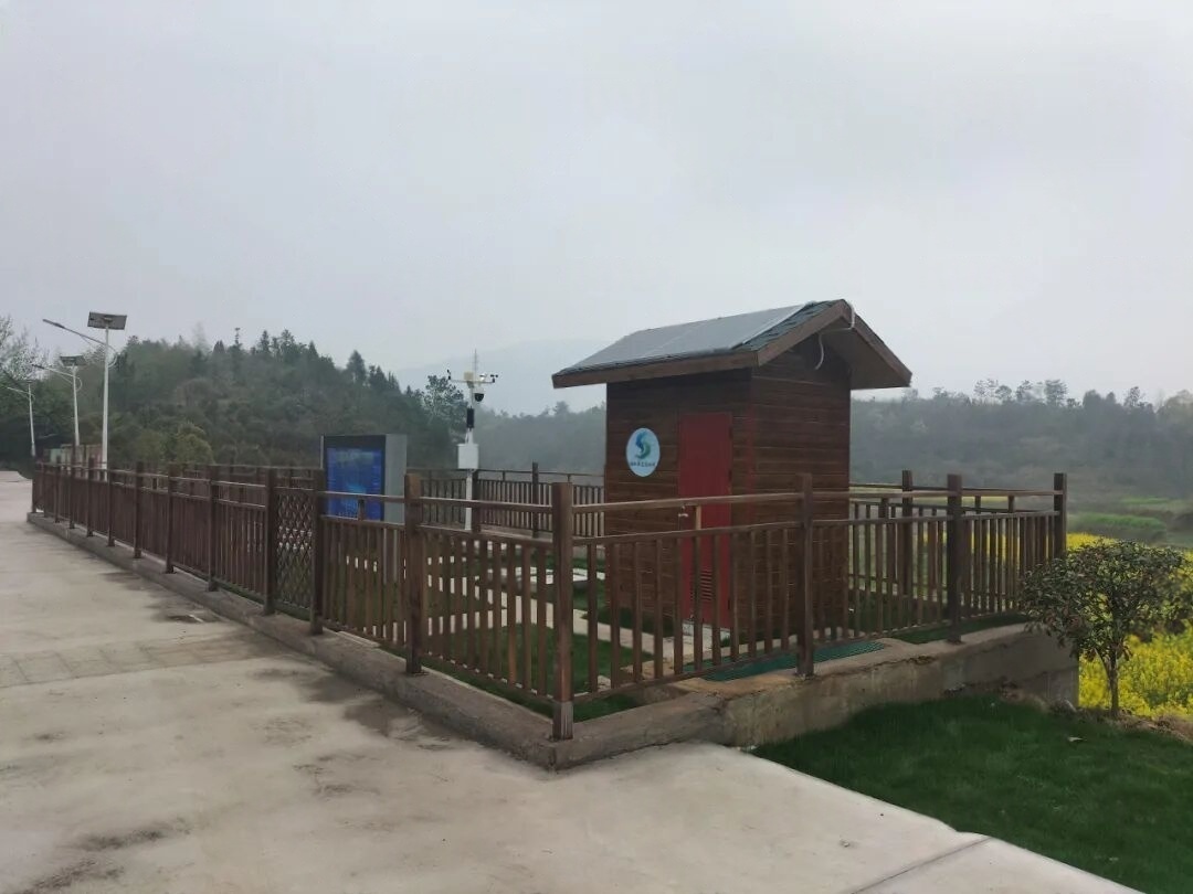 Emergency shelter field deployment in the Chongqing disaster-response infrastructure market confirms that solar off-grid power can support critical shelter functions under humid weather, limited grid access, and emergency maintenance constraints
