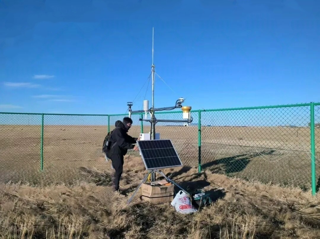 Solar-powered environmental monitoring equipment in remote grassland monitoring sites demonstrates that an off-grid power system can sustain field data collection and equipment operation under open-area deployment, wind exposure, temperature variation, and maintenance access constraints
