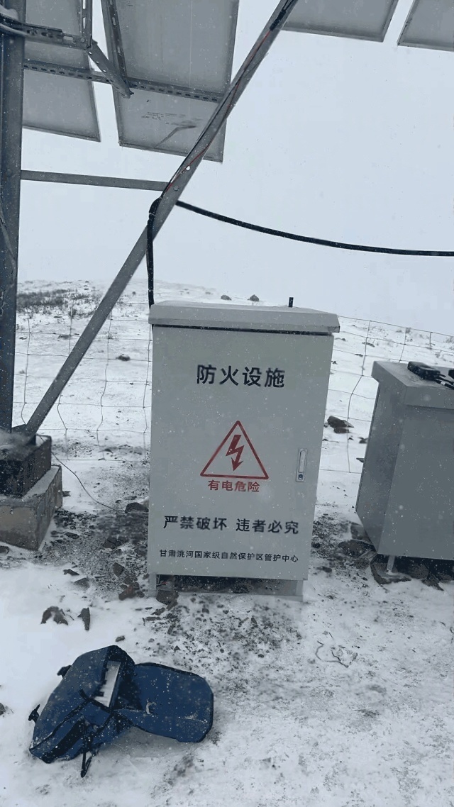 Outdoor solar power enclosure for fire prevention communication equipment in remote mountain infrastructure sites confirms that protected battery and controller integration improves power safety and load continuity under snowfall, outdoor exposure, limited maintenance access, and unattended operation conditions