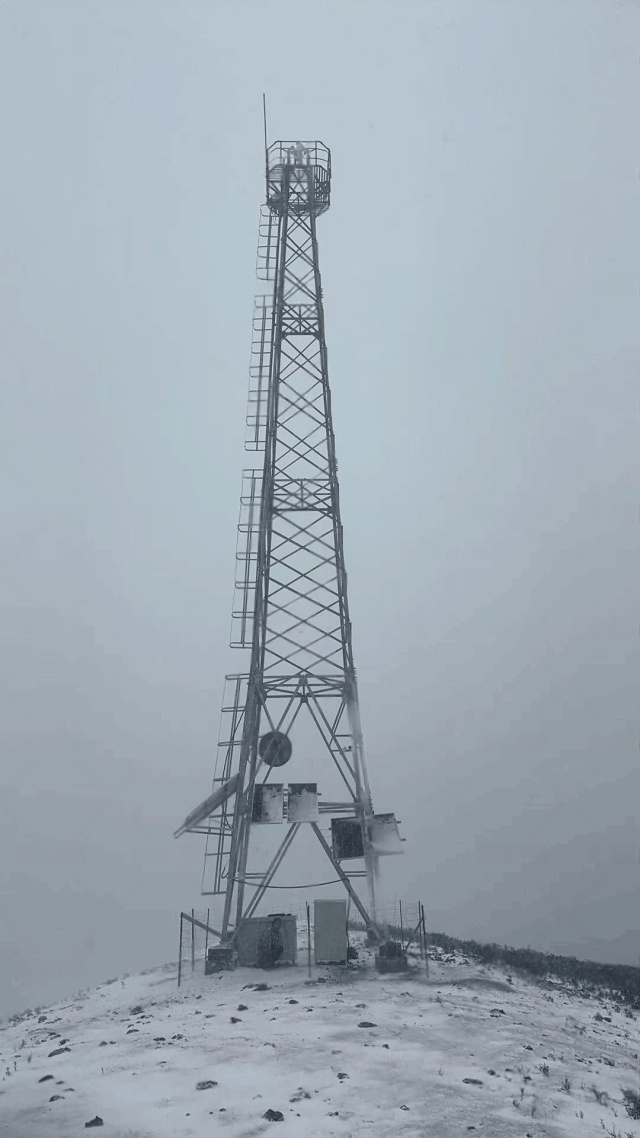 Remote mountain base station solar power system in low-visibility snow conditions demonstrates that off-grid energy architecture can support communication uptime and forest fire early-warning transmission under cold weather, limited site access, and unattended infrastructure constraints