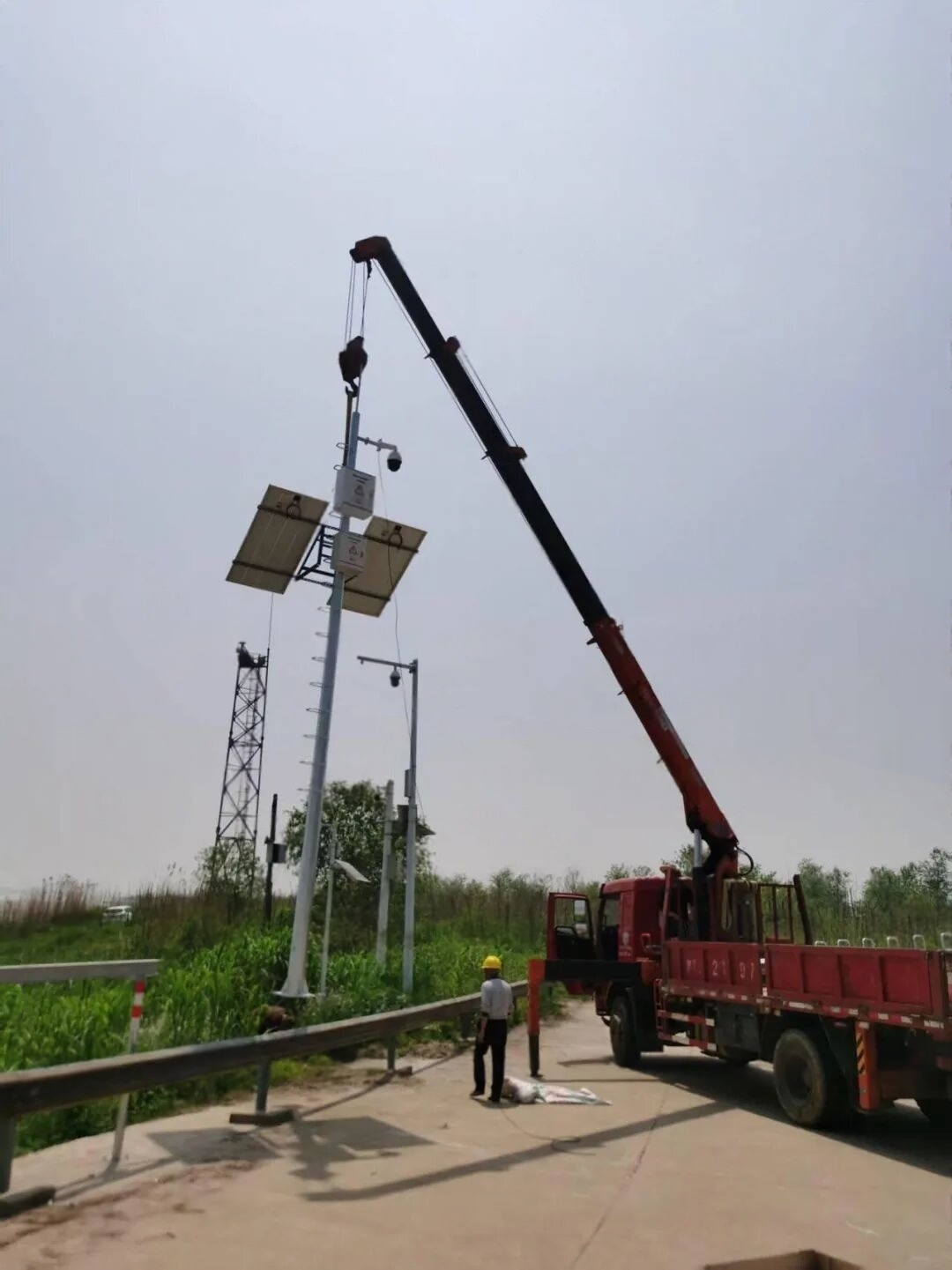 Pole lifting and solar surveillance installation in remote water conservancy projects demonstrates that a properly installed off-grid power structure supports long-term monitoring reliability under roadside deployment, limited grid access, and field construction constraints